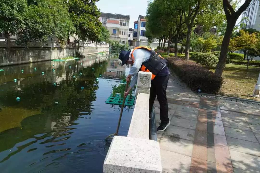 【<a href=http://www.fzytsz.cn target=_blank class=infotextkey>雙良</a><a href=http://www.fzytsz.cn target=_blank class=infotextkey>新型光催化</a>】“堅(jiān)守”在汗水中閃光